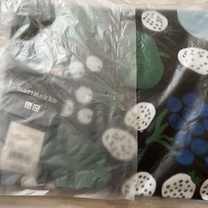UNIQLO/MARIMEKKO COTTON TOP